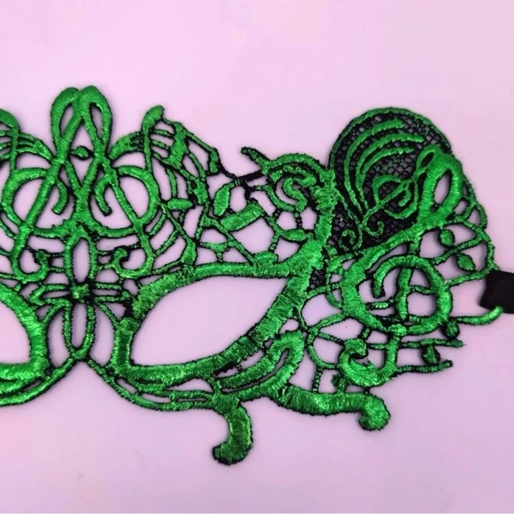 Enchant in Green: Green Musical Lace Masquerade Mask for Elegant Evenings (New)